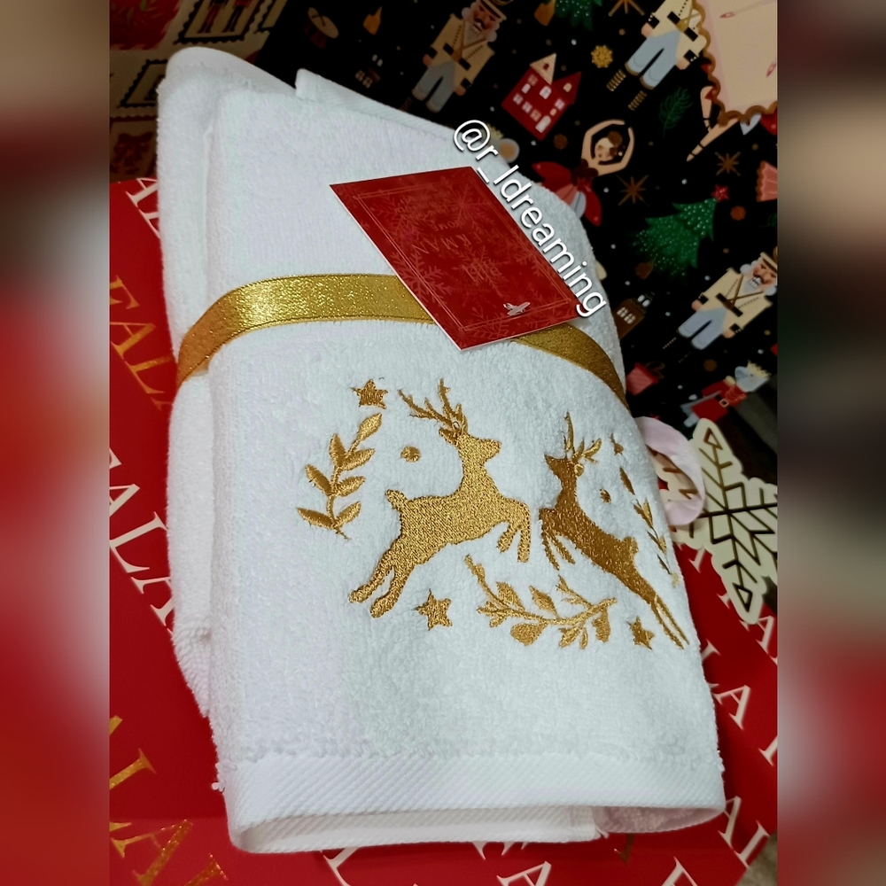 NWT Beekman Home Gold Reindeer Set Of Two Handtowels Size 18" X 28"